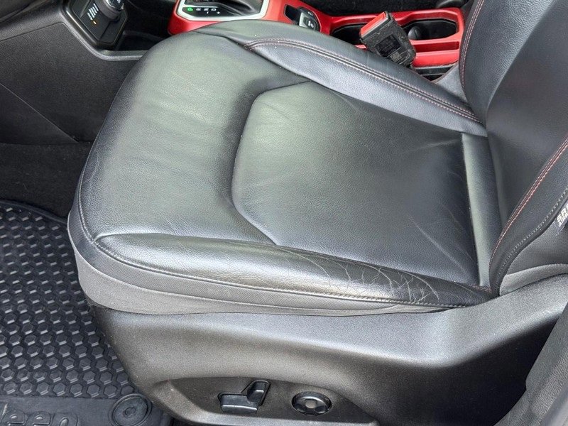 Used 2018 Jeep Renegade Trailhawk image 21