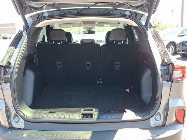 Certified 2025 Ford Escape Platinum FWD image 29