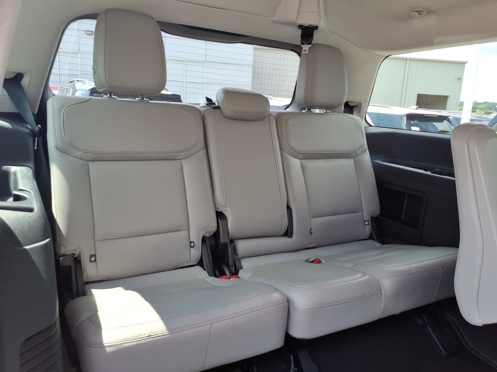 Certified 2025 Ford Expedition Active AWD/4WD image 9