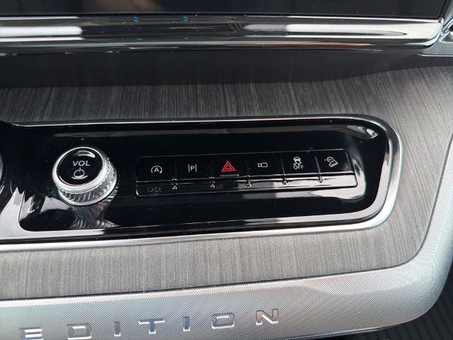 Certified 2025 Ford Expedition Platinum w/ Platinum Ultimate Package AWD/4WD image 34