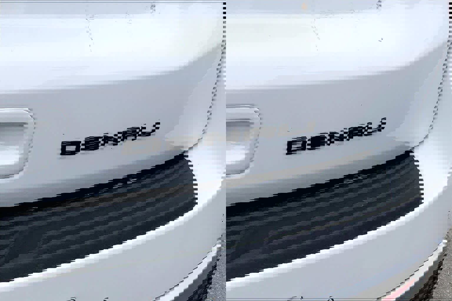 Used 2024 GMC Yukon XL Denali image 12