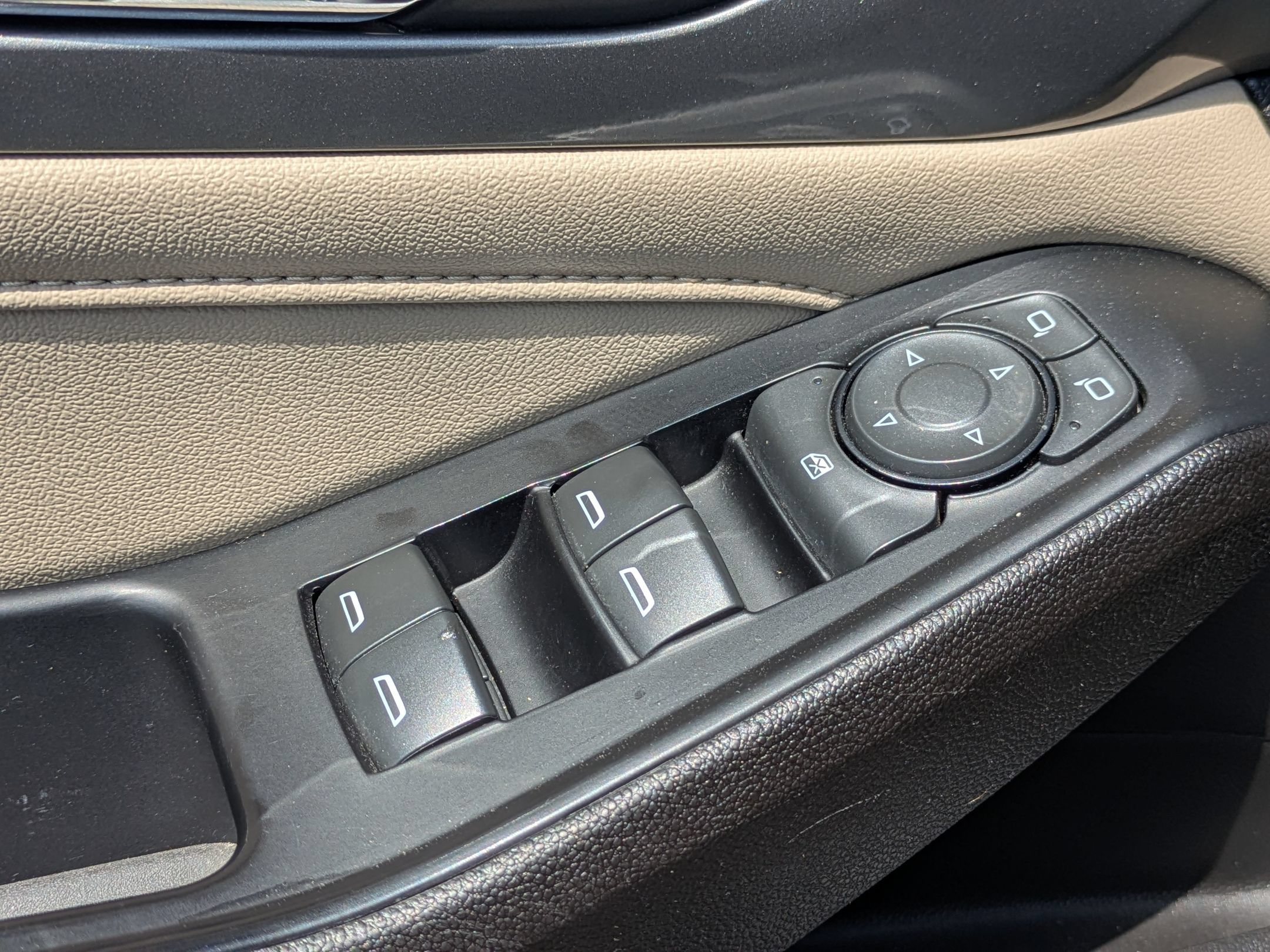 Used 2023 Chevrolet Traverse LS FWD image 11