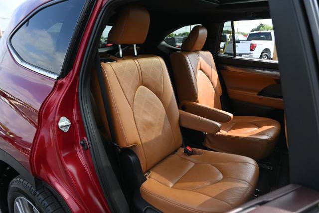 Used 2021 Toyota Highlander Platinum AWD/4WD image 26