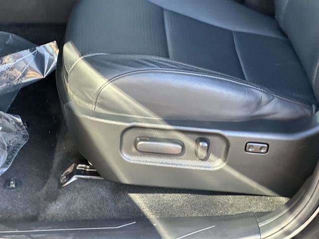 Used 2022 Toyota Tacoma Limited image 38