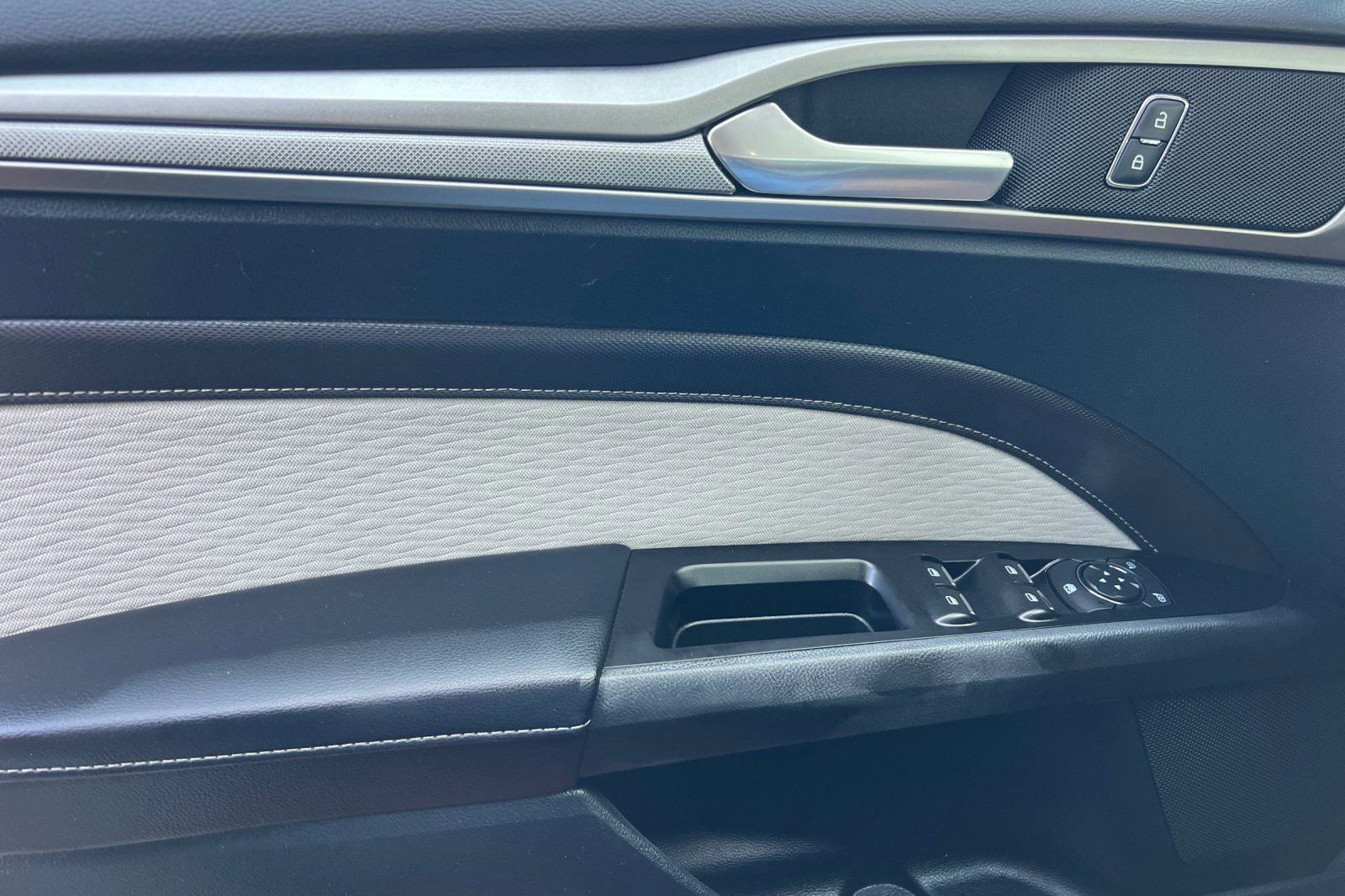 Certified 2019 Ford Fusion SE w/ Equipment Group 151A image 12