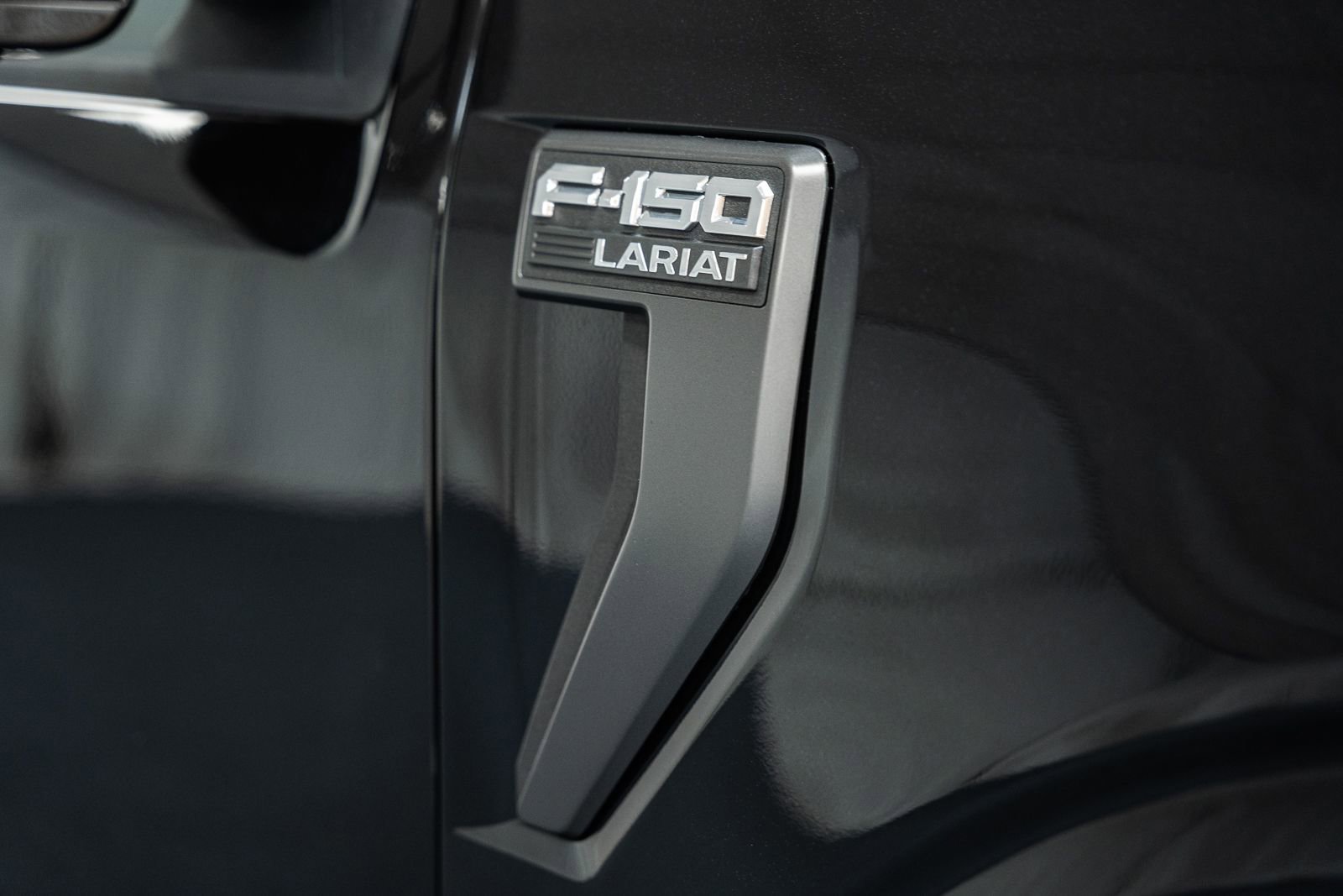 Certified 2023 Ford F150 Lariat w/ Equipment Group 502A High image 19