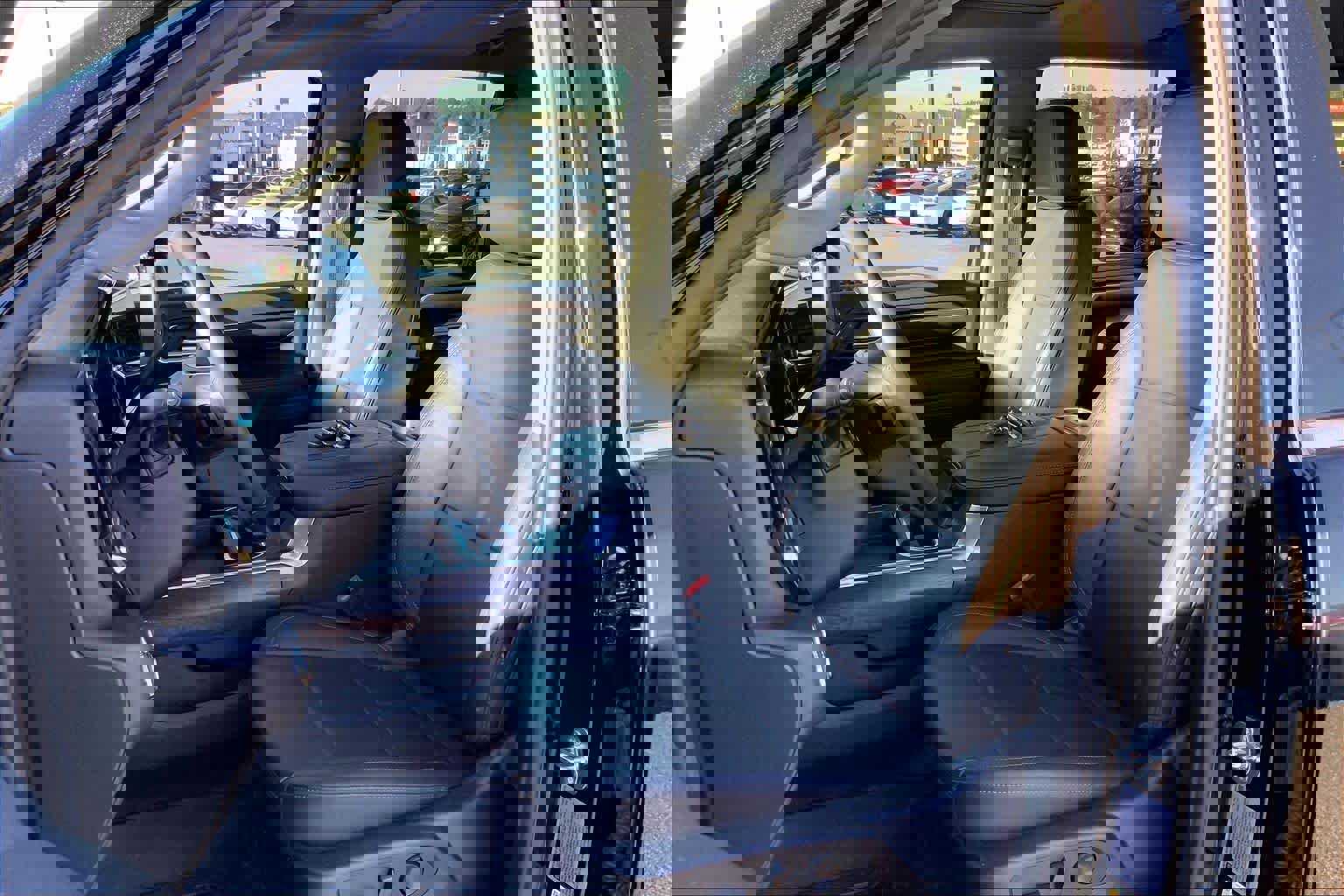 Used 2024 GMC Sierra 2500 SLT w/ SLT Premium Package image 10