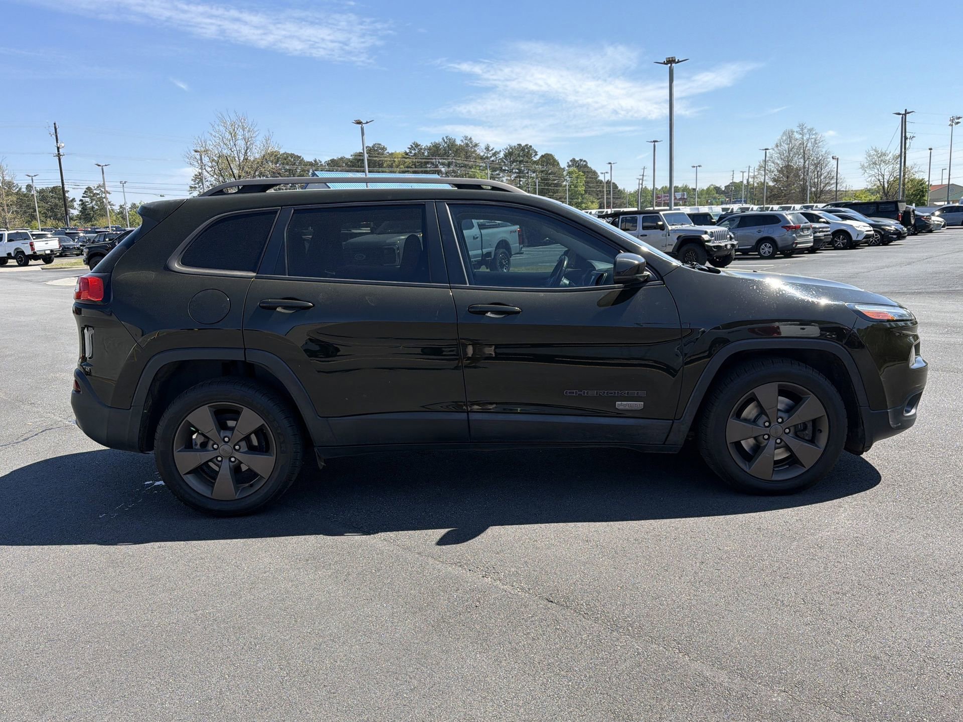 Used 2017 Jeep Cherokee Latitude w/ Safety/Convenience Group image 15