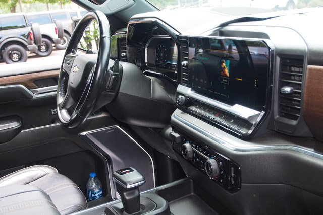 Used 2023 Chevrolet Silverado 1500 High Country w/ High Country Premium Package AWD/4WD image 11