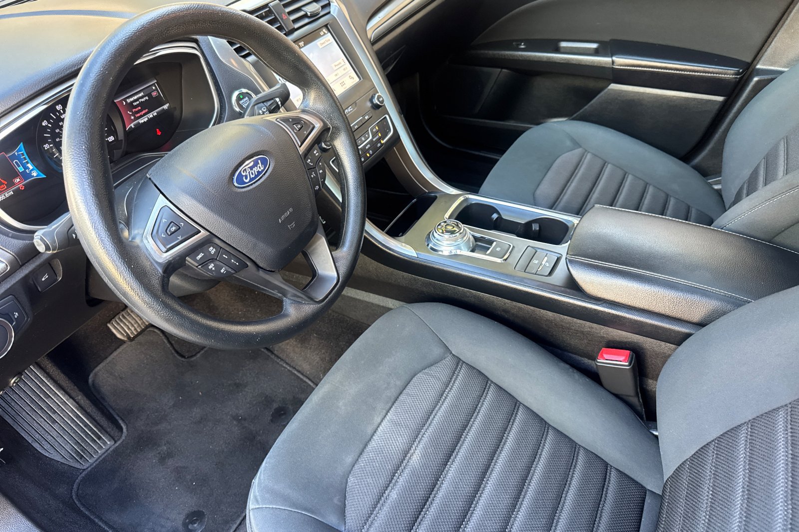Certified 2019 Ford Fusion SE FWD image 3