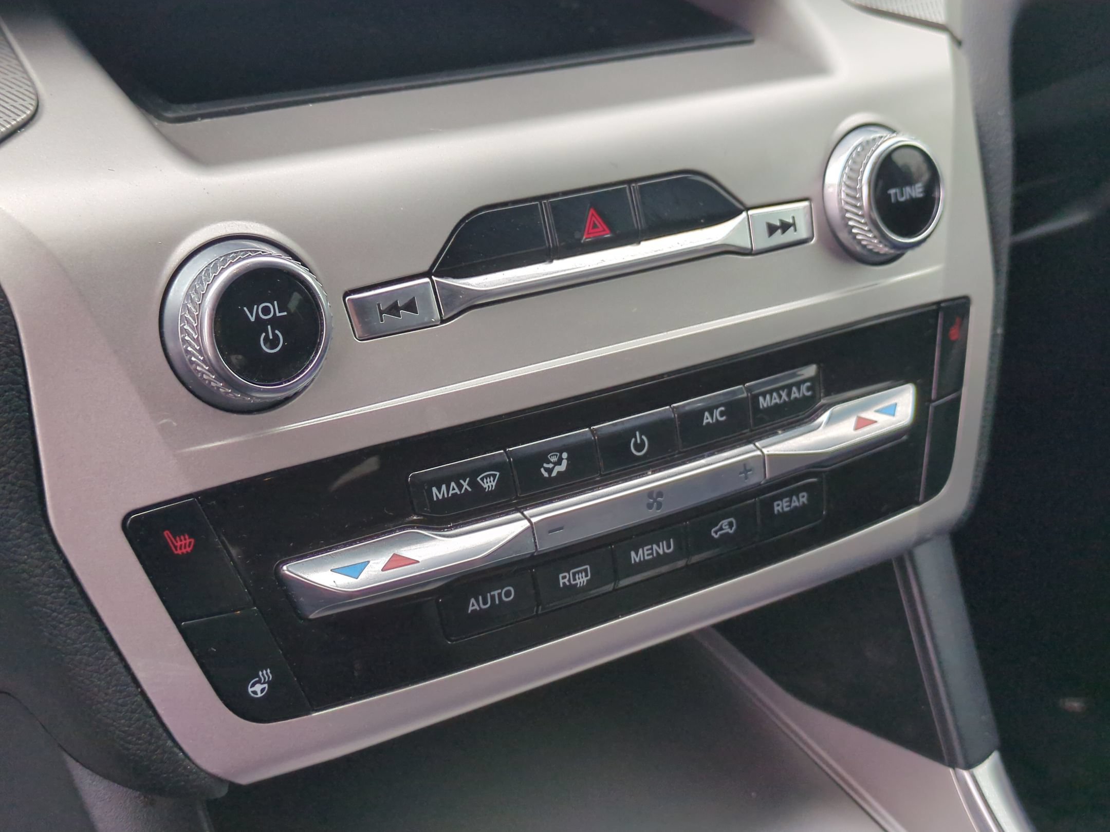 Certified 2022 Ford Explorer XLT RWD image 23