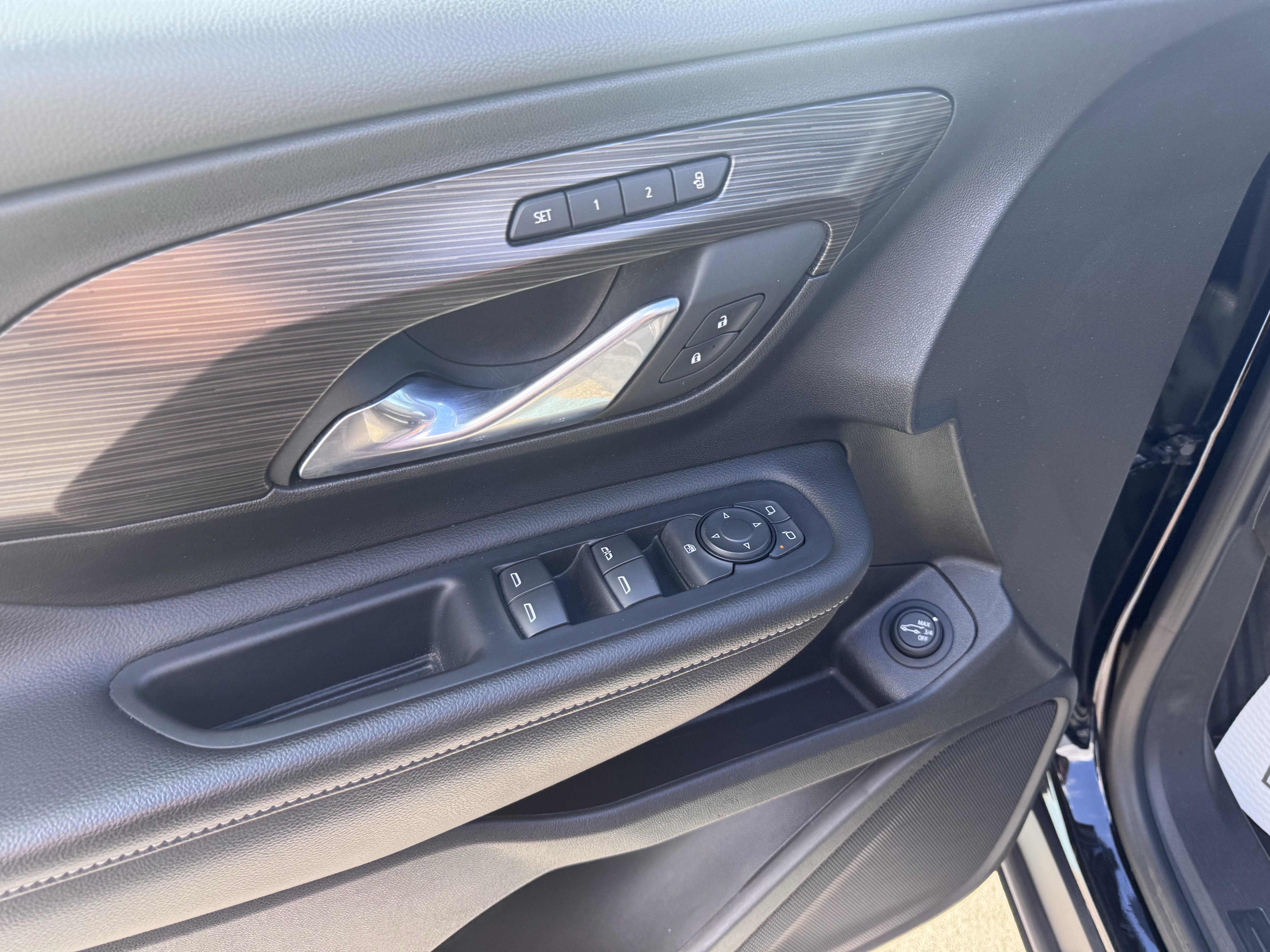 Used 2023 GMC Terrain SLT image 8