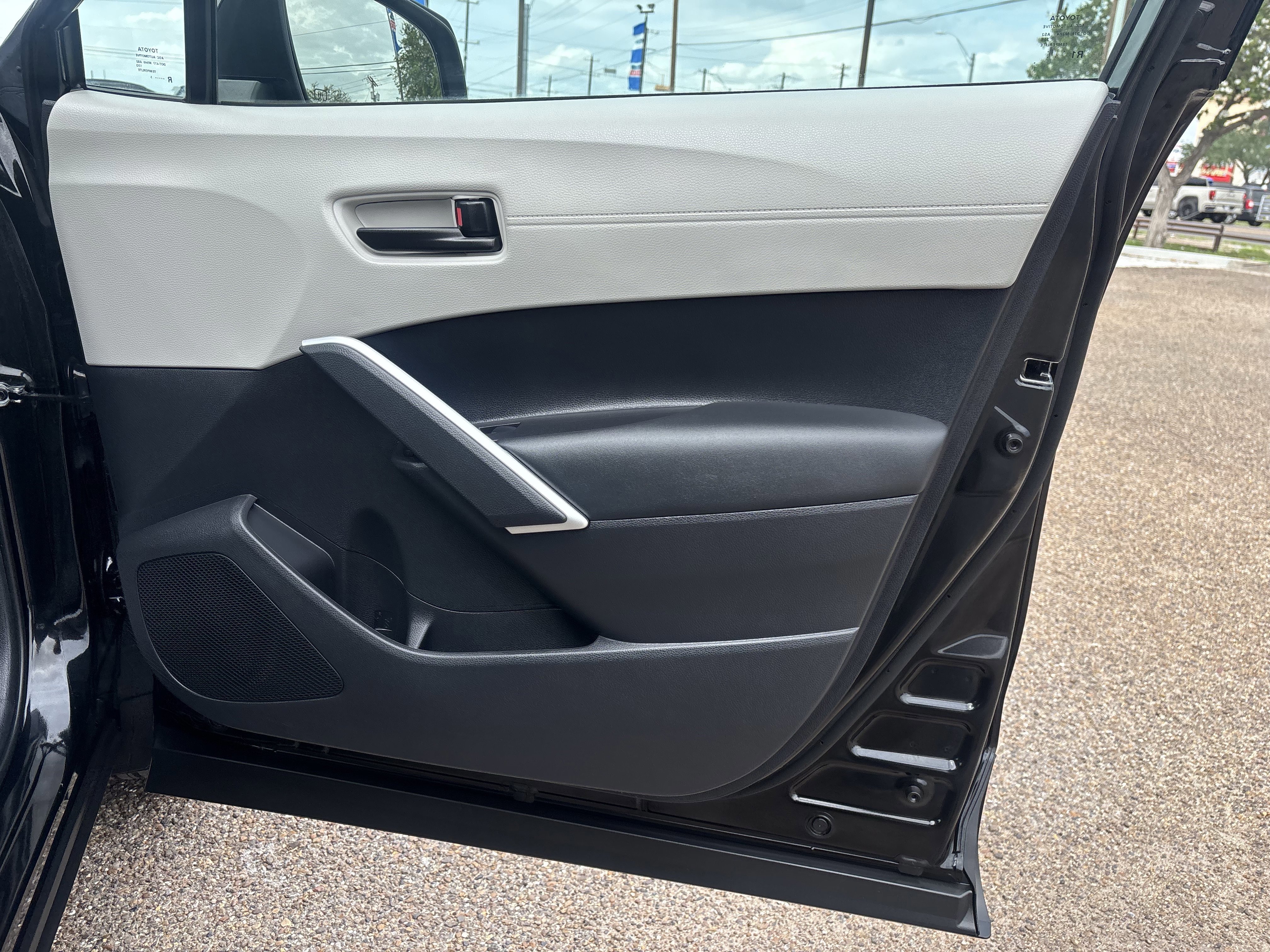 Used 2025 Toyota Corolla Cross L FWD image 22