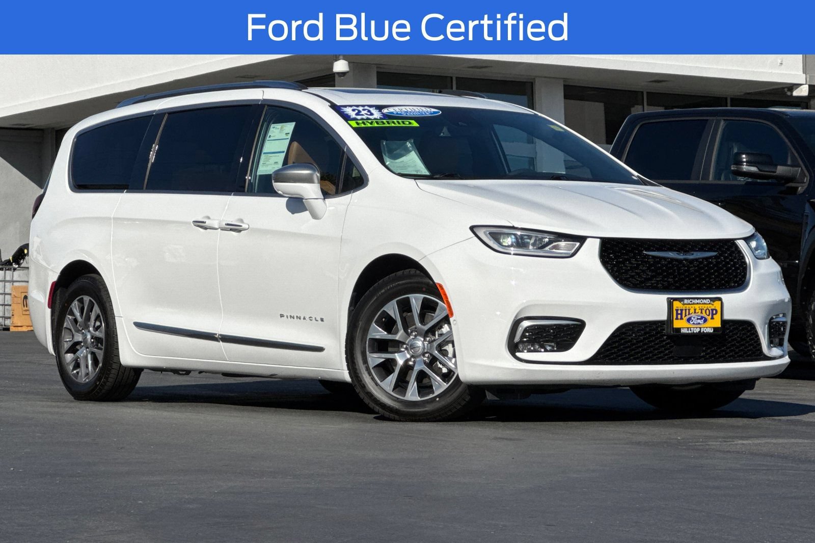 Used 2022 Chrysler Pacifica Pinnacle FWD image 2