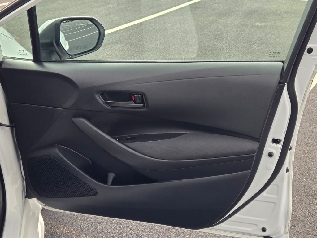 Used 2024 Toyota Corolla LE FWD image 3