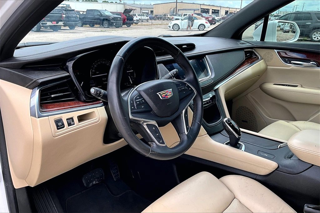 Used 2017 Cadillac XT5 Luxury w/ Driver Awareness Package image 14