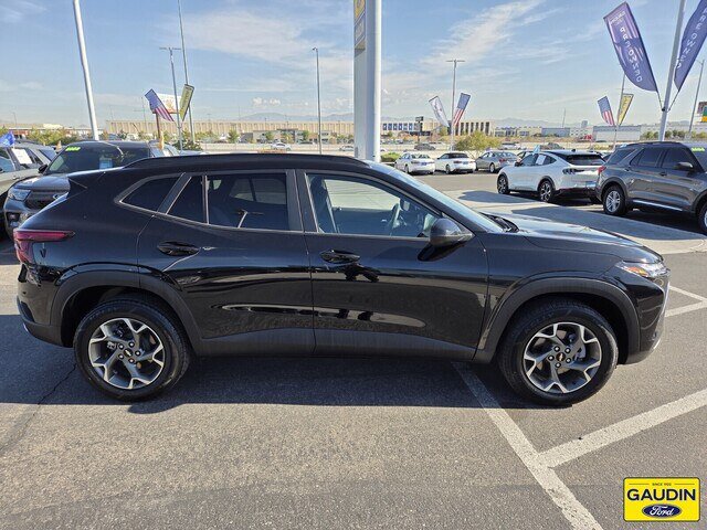 Used 2025 Chevrolet Trax LT FWD image 7
