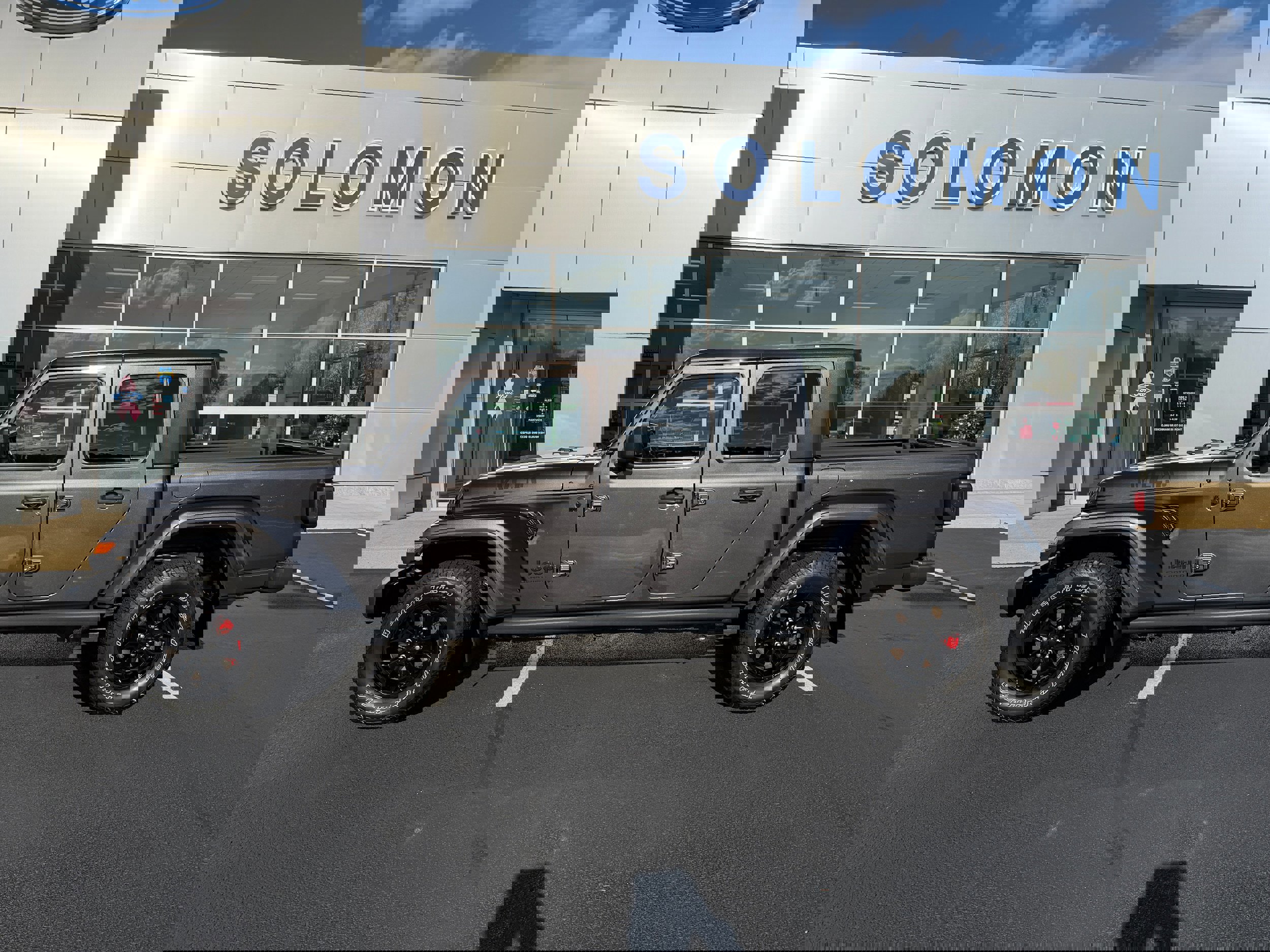 Used 2021 Jeep Gladiator Willys image 7