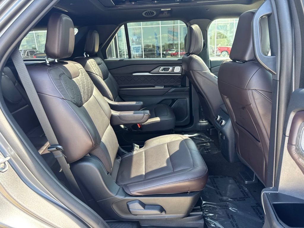 Certified 2025 Ford Explorer Platinum w/ LUX Leather Package AWD/4WD image 12