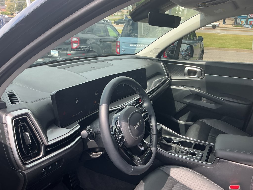 Used 2025 Kia Sorento EX w/ Panoramic Sunroof Package AWD/4WD image 23