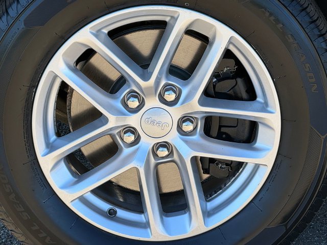 Used 2022 Jeep Grand Cherokee L Laredo w/ Luxury Tech Group I AWD/4WD image 15