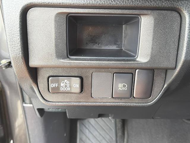 Used 2019 Toyota Tacoma SR5 AWD/4WD image 17