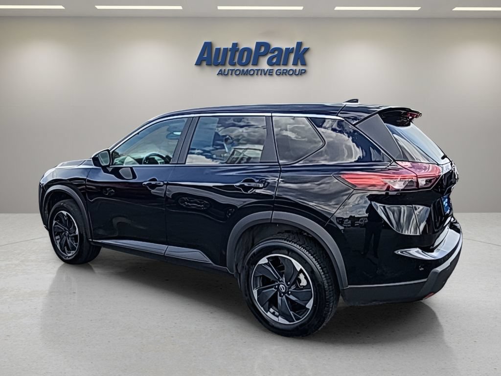 Used 2025 Nissan Rogue SV AWD/4WD image 4