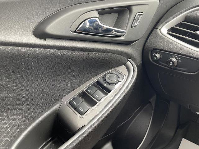 Used 2025 Chevrolet Malibu RS FWD image 28