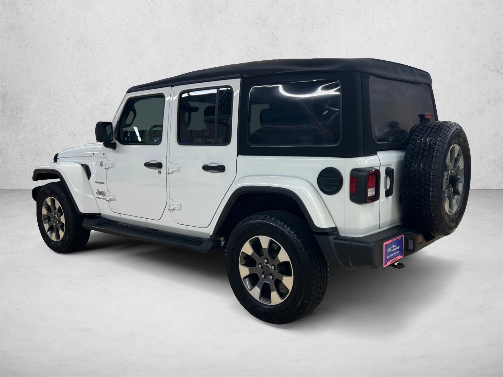 Used 2023 Jeep Wrangler Unlimited Sahara w/ Cold Weather Group AWD/4WD image 7