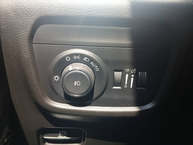 Used 2023 Jeep Grand Cherokee L Summit w/ Advanced Protech Group IV AWD/4WD image 6