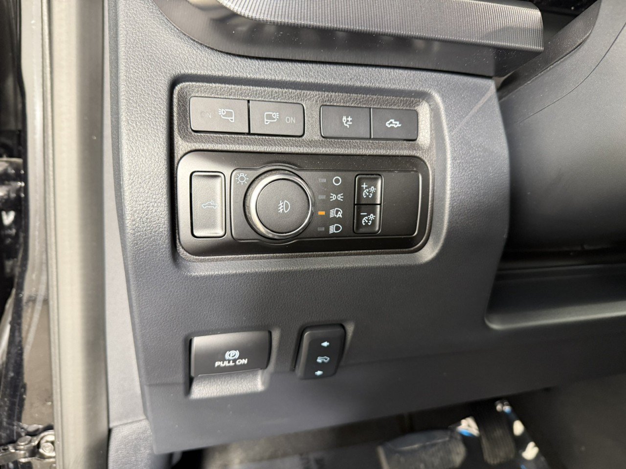Certified 2024 Ford F450 Platinum w/ FX4 Off-Road Package AWD/4WD image 24