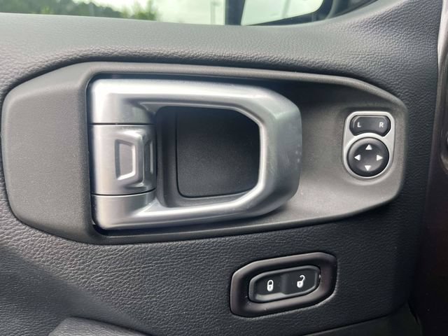 Used 2018 Jeep Wrangler Unlimited Sahara AWD/4WD image 19