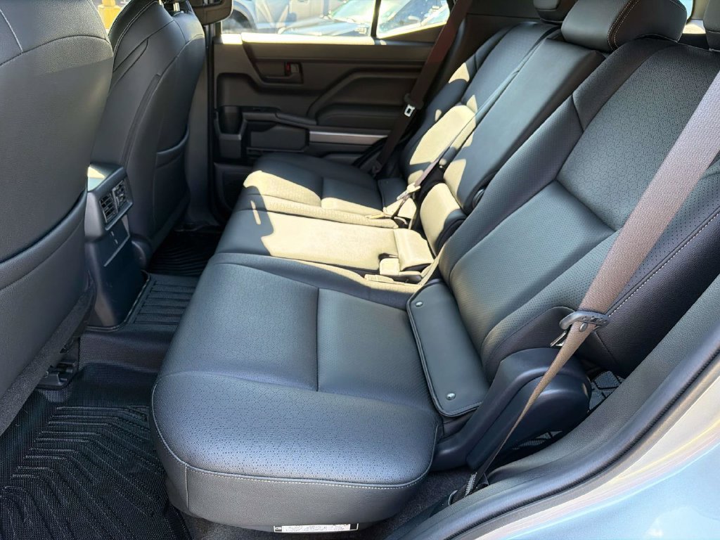 Used 2025 Toyota 4Runner SR5 AWD/4WD image 26