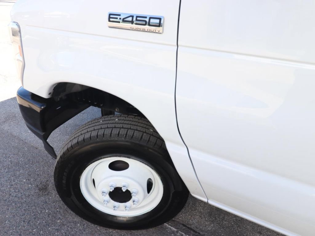 Certified 2024 Ford E-450 and Econoline 450 Super Duty w/ Power Windows & Locks Group image 9