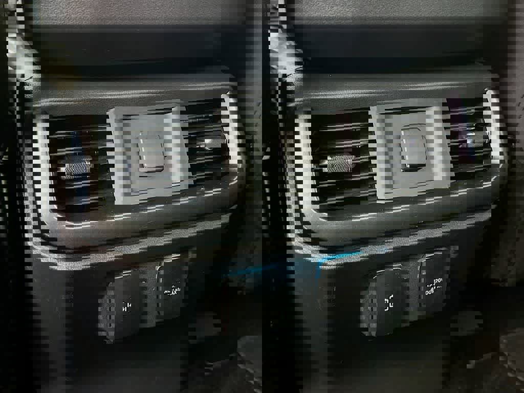 Certified 2022 Ford F150 XLT w/ Equipment Group 302A High image 16