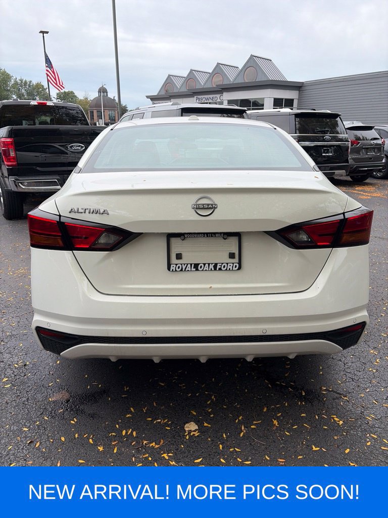 Used 2025 Nissan Altima 2.5 SV FWD image 4