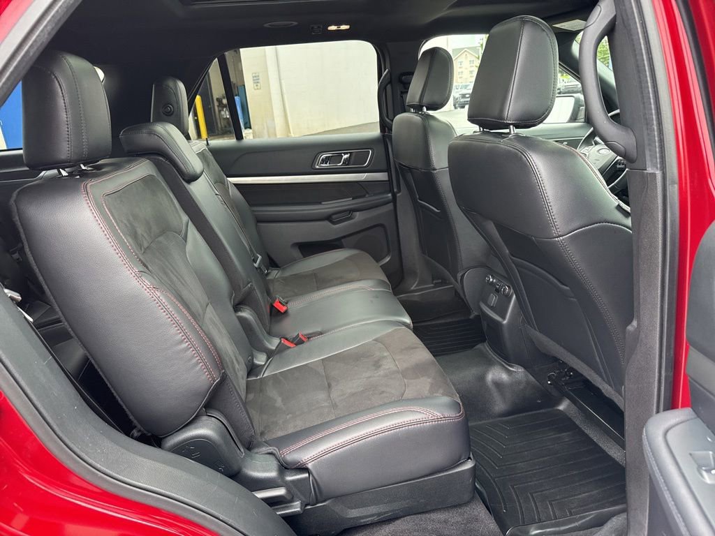 Certified 2019 Ford Explorer XLT w/ Equipment Group 202A AWD/4WD image 34