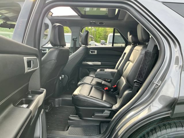 Certified 2022 Ford Explorer XLT w/ Equipment Group 202A AWD/4WD image 18