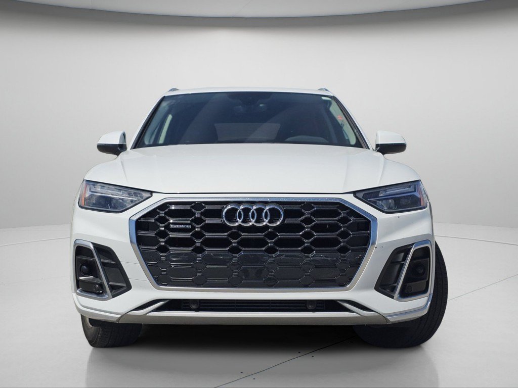 Used 2023 Audi Q5 2.0T Premium w/ Convenience Package AWD/4WD image 3