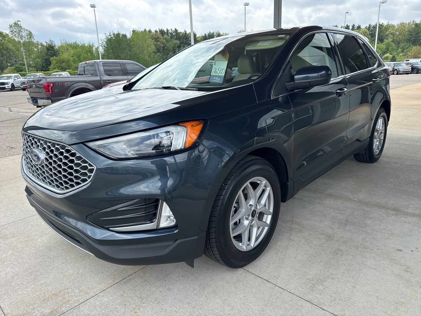 Certified 2023 Ford Edge SEL w/ Convenience Package AWD/4WD image 3