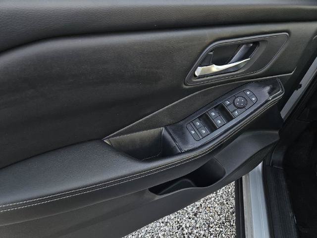 Used 2025 Nissan Rogue SV FWD image 16