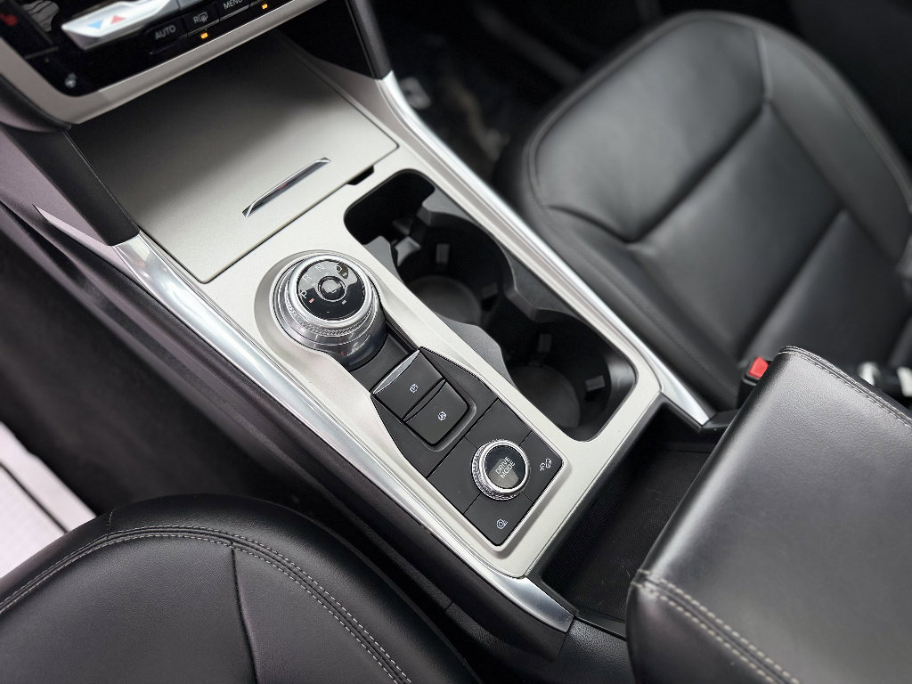 Certified 2022 Ford Explorer XLT w/ Equipment Group 202A image 18