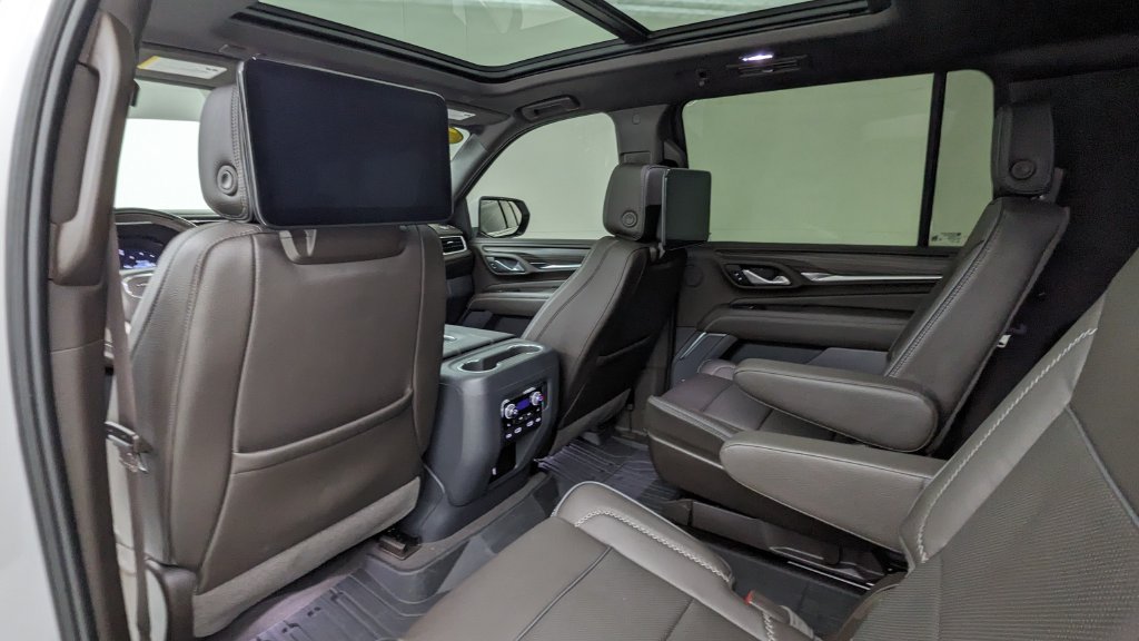 Used 2024 GMC Yukon XL Denali w/ Denali Reserve Package AWD/4WD image 36