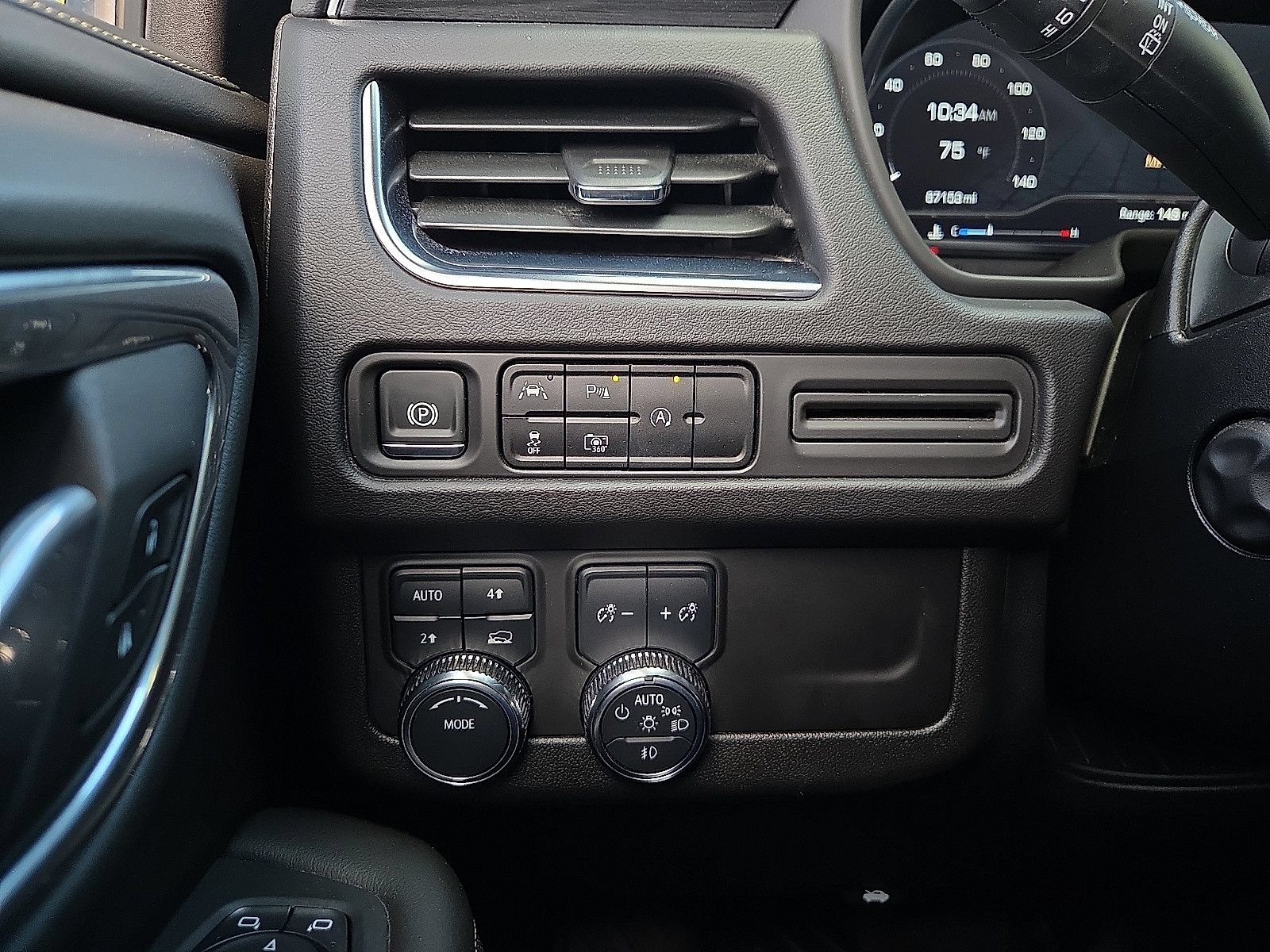 Used 2024 GMC Yukon SLT w/ SLT Luxury Package AWD/4WD image 21