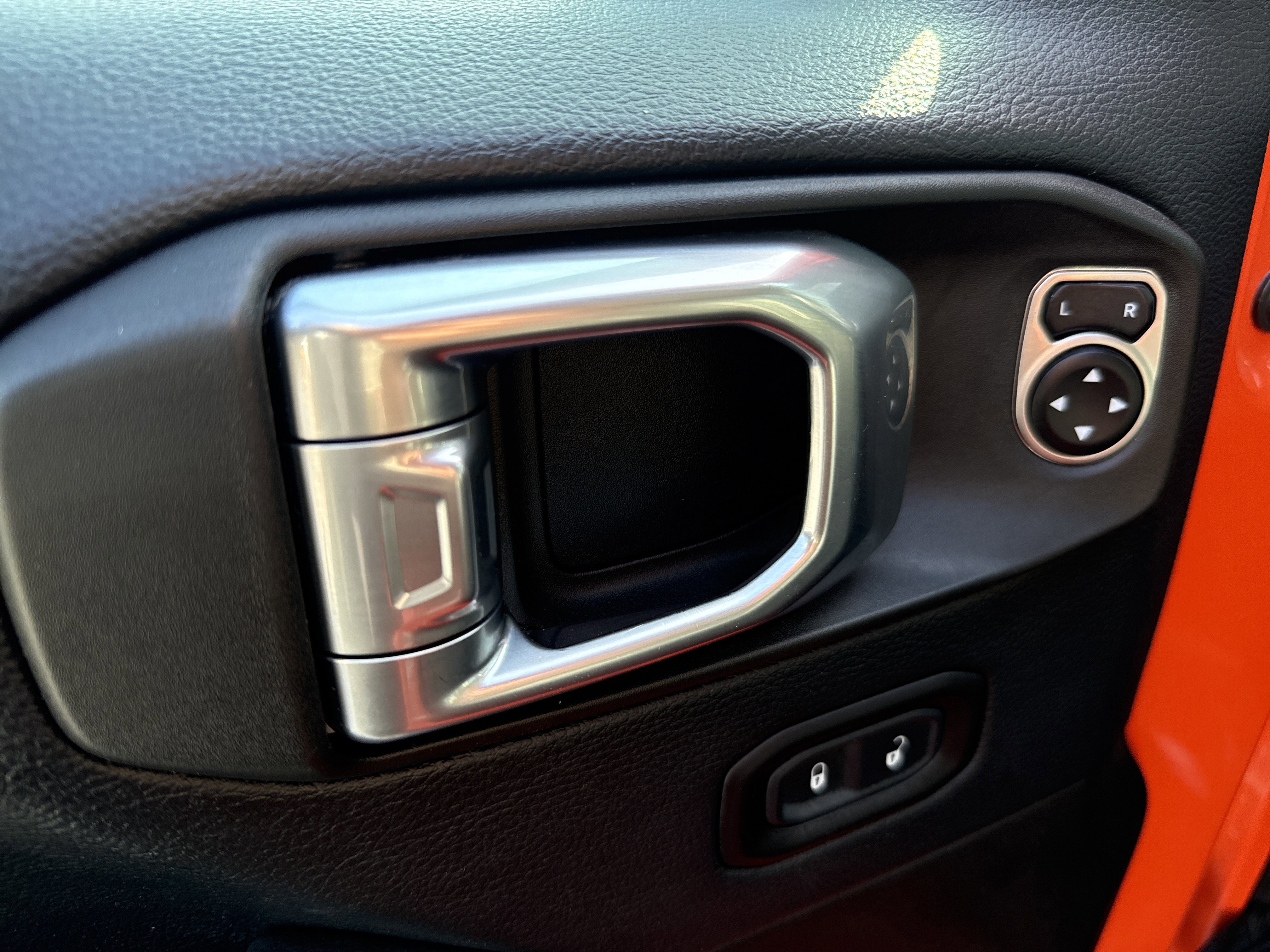 Used 2019 Jeep Wrangler Unlimited Sahara w/ Uconnect 4C Nav & Sound Group image 14