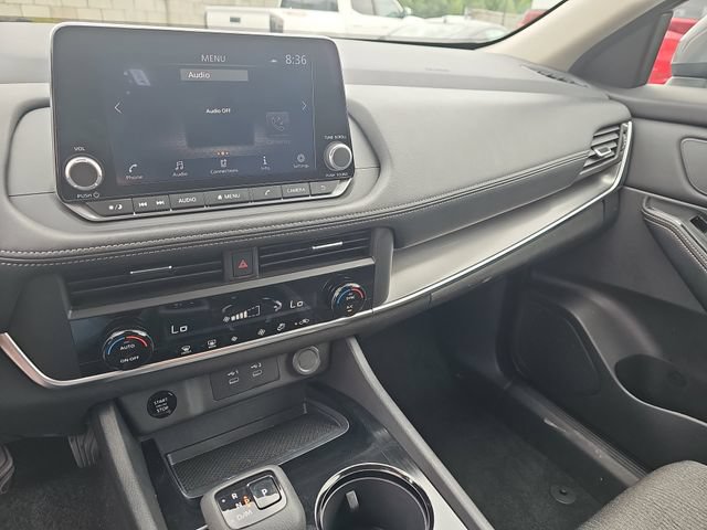 Used 2025 Nissan Rogue SV AWD/4WD image 24