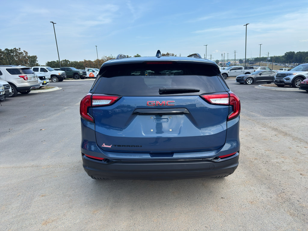 Used 2024 GMC Terrain SLE w/ Driver Convenience Package FWD image 6