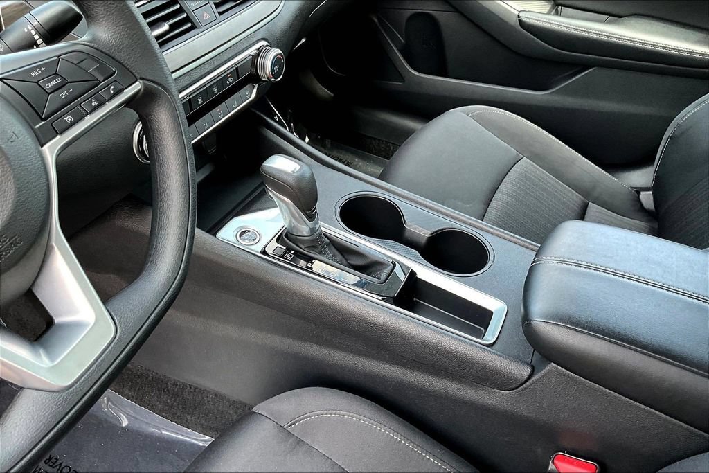 Used 2025 Nissan Altima 2.5 SV FWD image 19