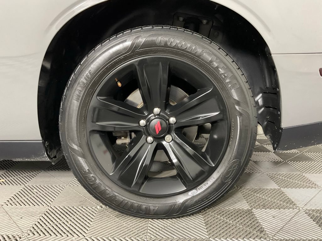 Used 2019 Dodge Challenger SXT RWD image 10