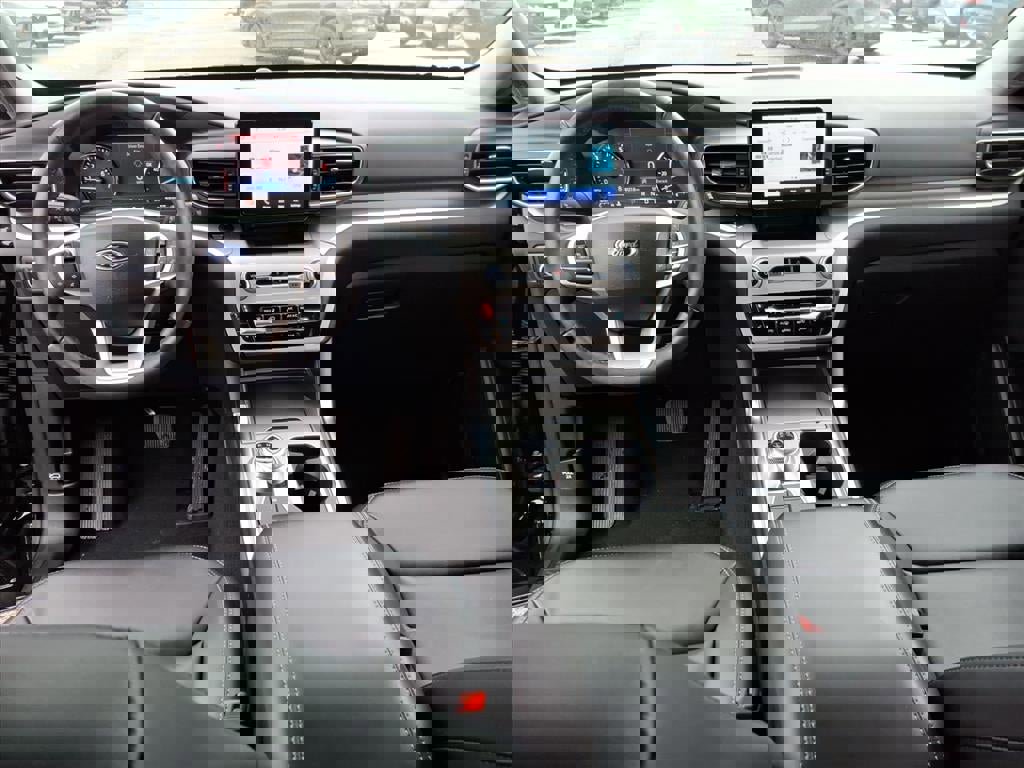 Certified 2023 Ford Explorer XLT w/ Equipment Group 202A image 15